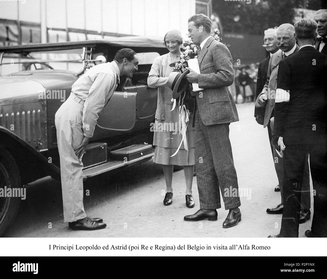 . Italiano: Ich principi Leopoldo ed Astrid del Belgio in visita all'Alfa Romeo di Milano. Englisch: Prinz Leopold und Prinzessin Astrid von Belgien besuchen Alfa Romeo in Mailand, Italien. . Zwischen 1929 und 1933. Anonym 47 Leopoldo ed Astrid del Belgio in Alfa Romeo 3. Stockfoto