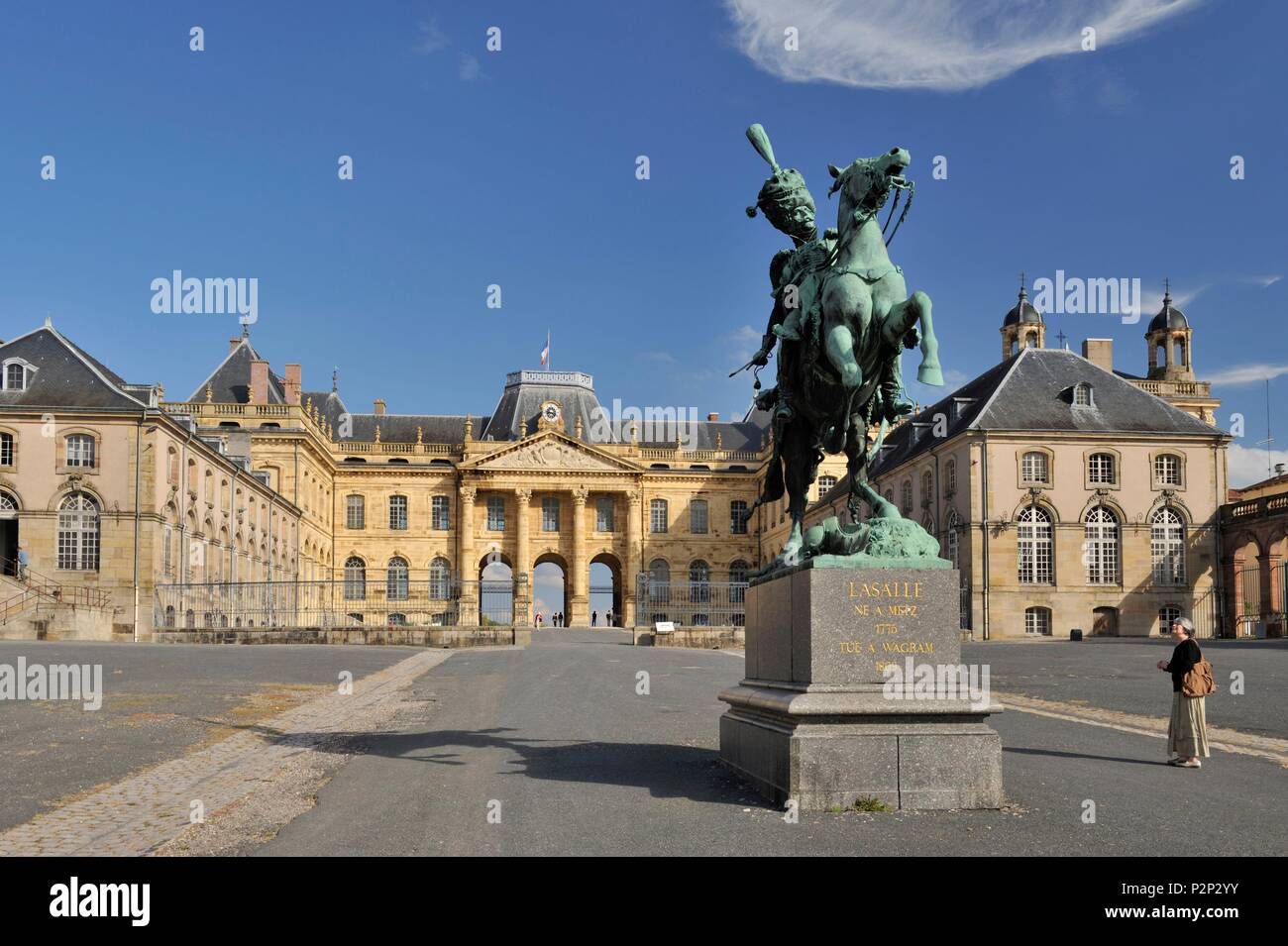Frankreich, Meurthe et Moselle, Luneville, Burg im Namen des Herzogs Leopold I. zwischen 1703 und 1720 und Pferdesport Skulptur von Antoine Charles Louis de Lasalle Stockfoto Frankreich, Meurthe et Moselle, Luneville, Burg im Namen des Herzogs Leopold I. zwischen 1703 und 1720 und Pferdesport Skulptur von Antoine Charles Louis de Lasalle Stockfoto