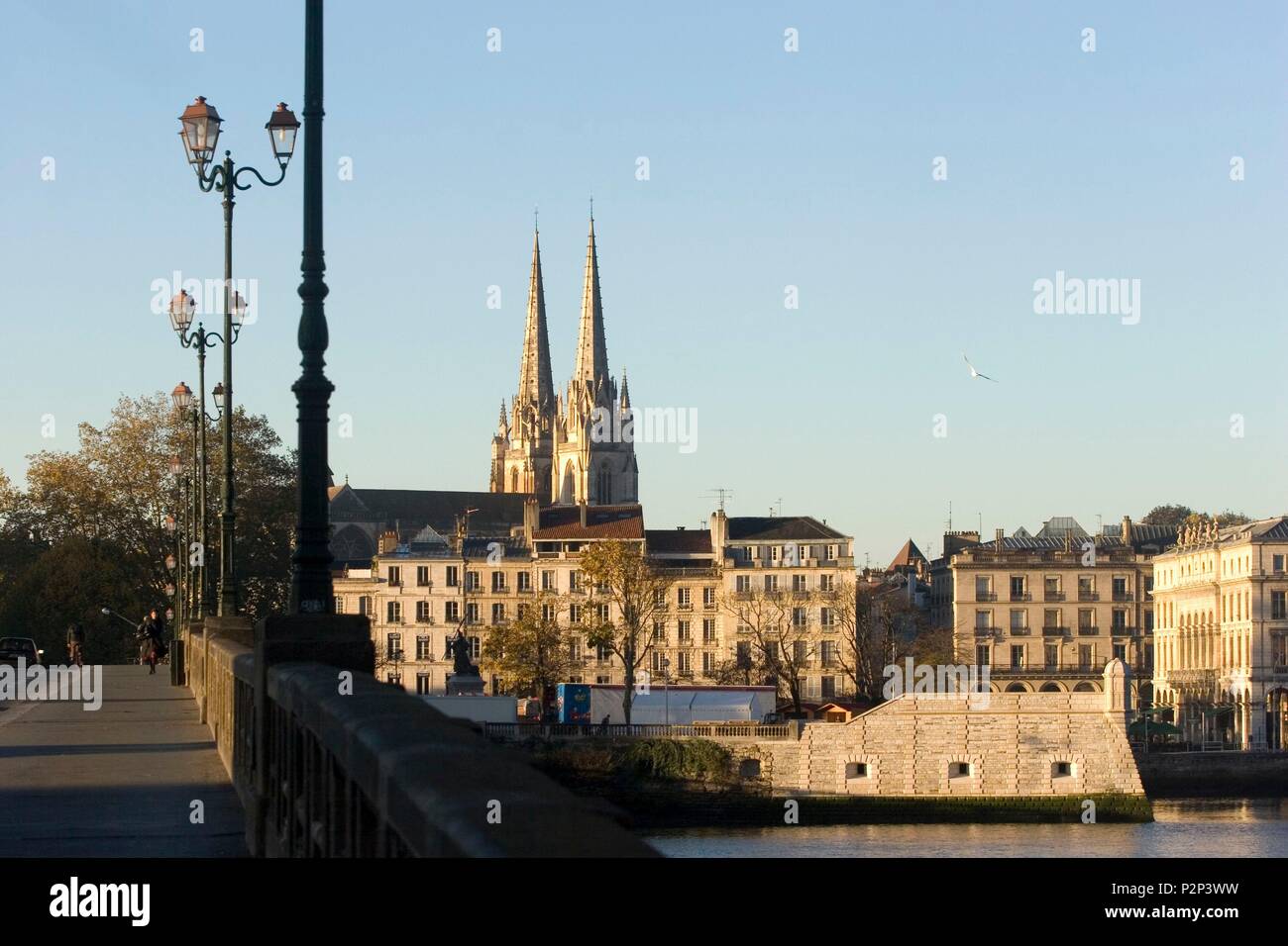 Frankreich, Pyrenees Atlantiques, aalen Sie sich Land, Bayonne, l'Échauguette, Wachturm, gesteuert, bis der Anfang des zwanzigsten Jahrhunderts den Aufstieg der Schiffe im Hafen und den Zugang von einer auf die andere Seite des Adour durch die Porte de France. Im Jahr 2004 saniert. Stockfoto