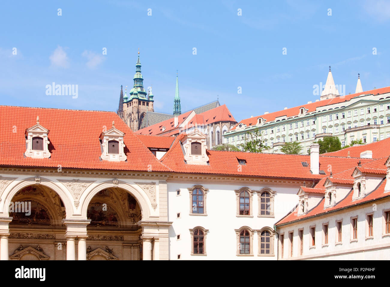 Tschechische Republik, Prag   Blick auf St.-Veits-Dom von Wallenstein Garten Stockfoto