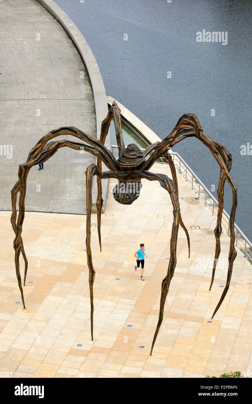 Spanien, Baskenland, Bilbao, Vizcaya, Abando Bezirk, Mutter von Louise Bourgeois Skulptur auf dem Gelände des Guggenheim Museum Stockfoto