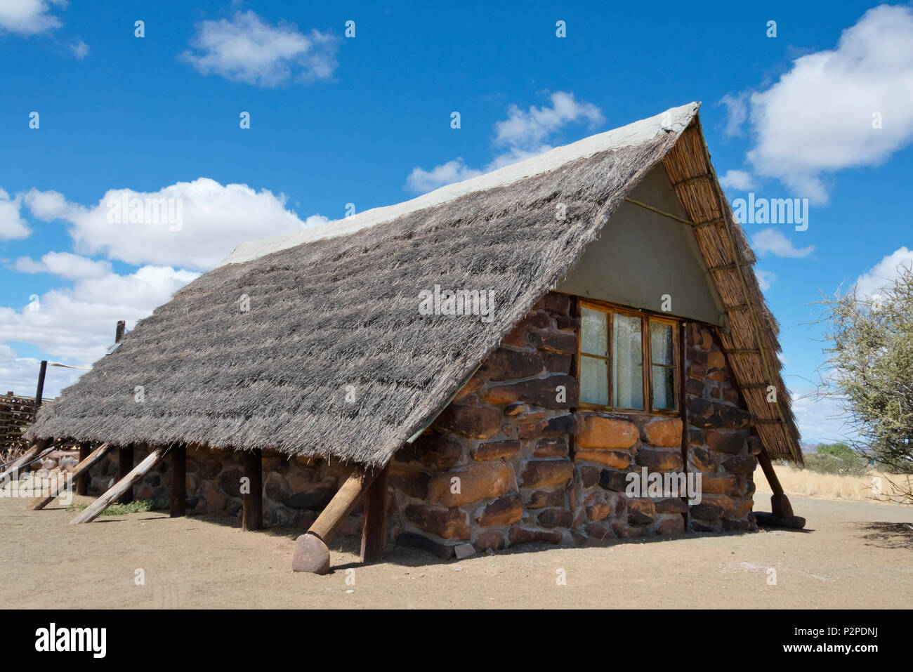 Traditionelles Haus in der Kalahari Wüste, Keetmanshoop, Karas Region, Namibia Stockfoto