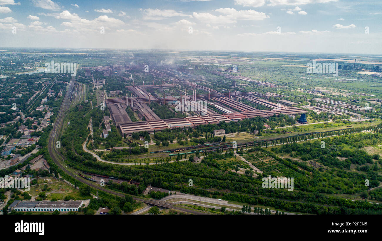 Antenne Panoramablick von der Industriestadt Krivoy Rog in der Ukraine. Stockfoto