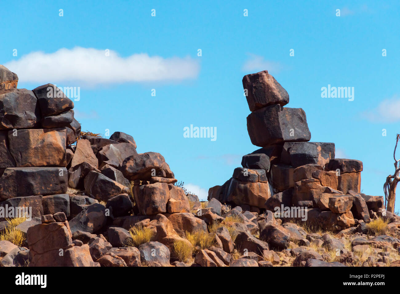 Rock Stapel in der Kalahari Wüste, Karas Region, Namibia Stockfoto