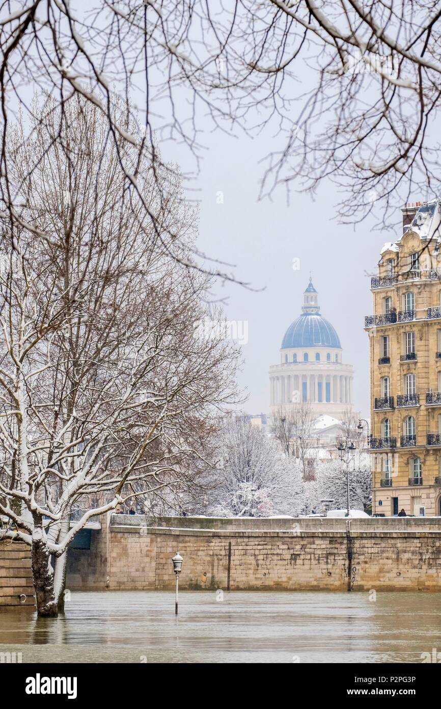 Frankreich, Paris, Bereich als Weltkulturerbe der UNESCO, Überschwemmung der Seine, Ile Saint Louis und das Pantheon, die schneefälle am 07/02/2018 Stockfoto