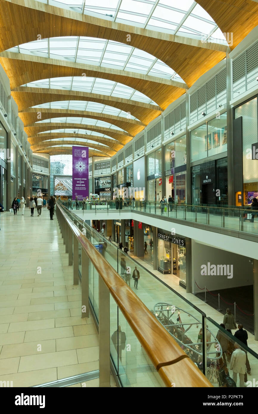 Im Inneren der neuen Highcross Shopping Centre in Leicester City Centre, England, UK Stockfoto