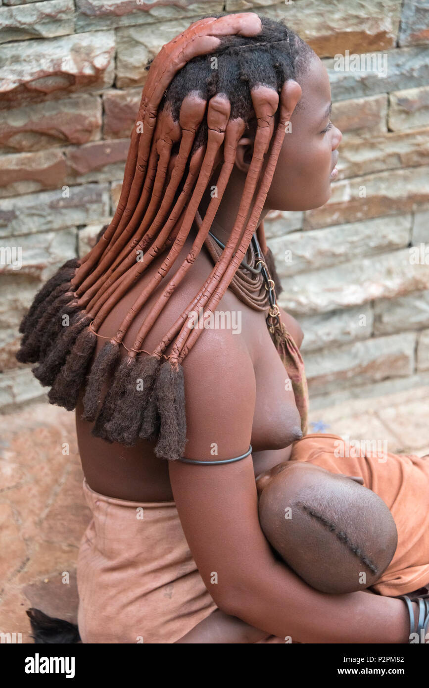 Himba Mädchen, Damaraland, Kuene Region, Namibia Stockfoto