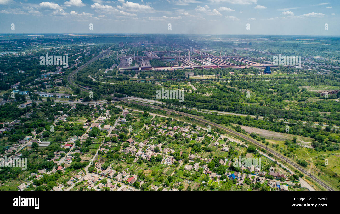 Antenne Panoramablick von der Industriestadt Krivoy Rog in der Ukraine. Stockfoto