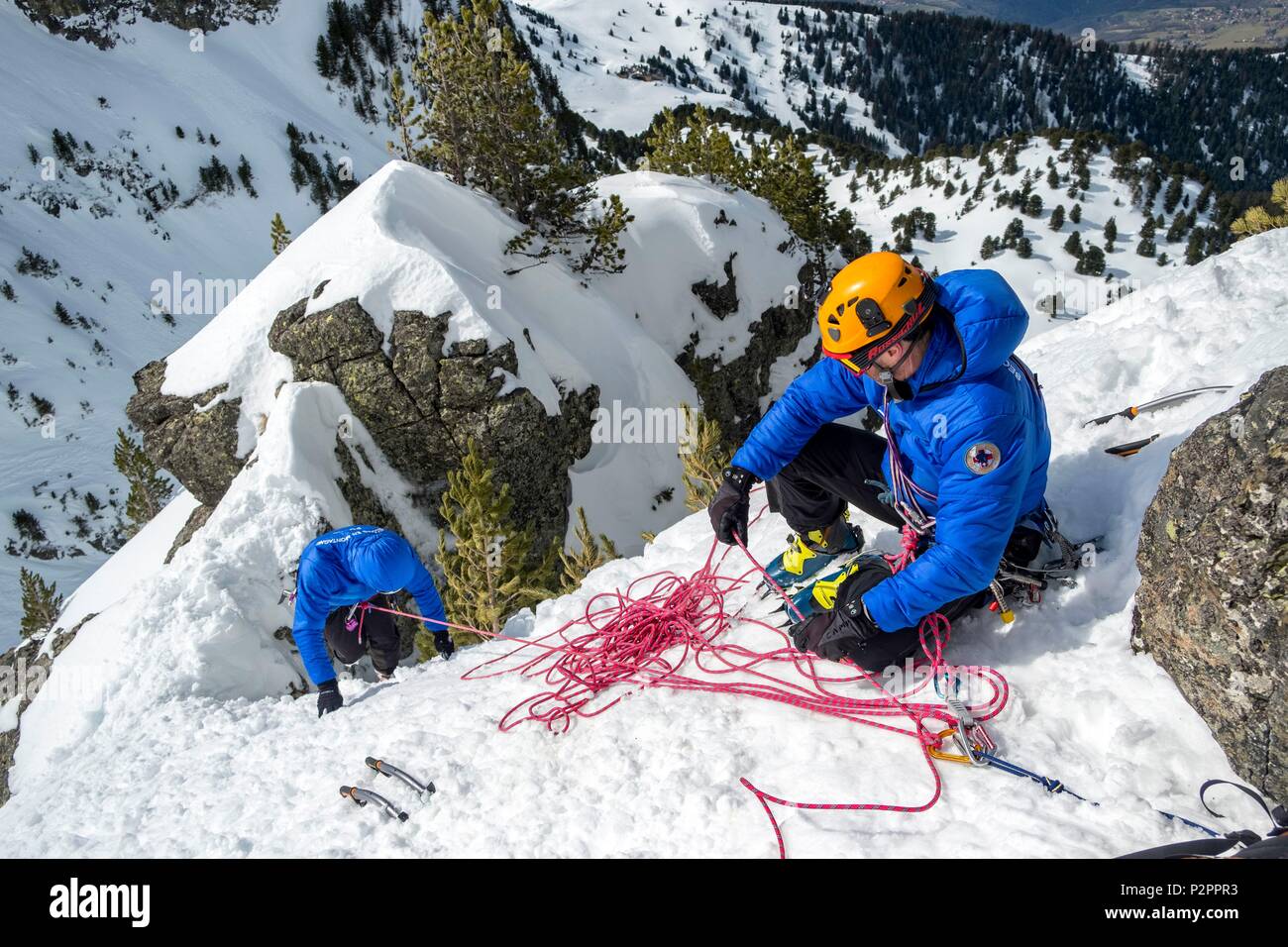 Frankreich, Isère (38), Chamrousse, Rutsche der Bloc Coincé, winter Training mit dem Retter der Brigade CRS de l'Isère Stockfoto