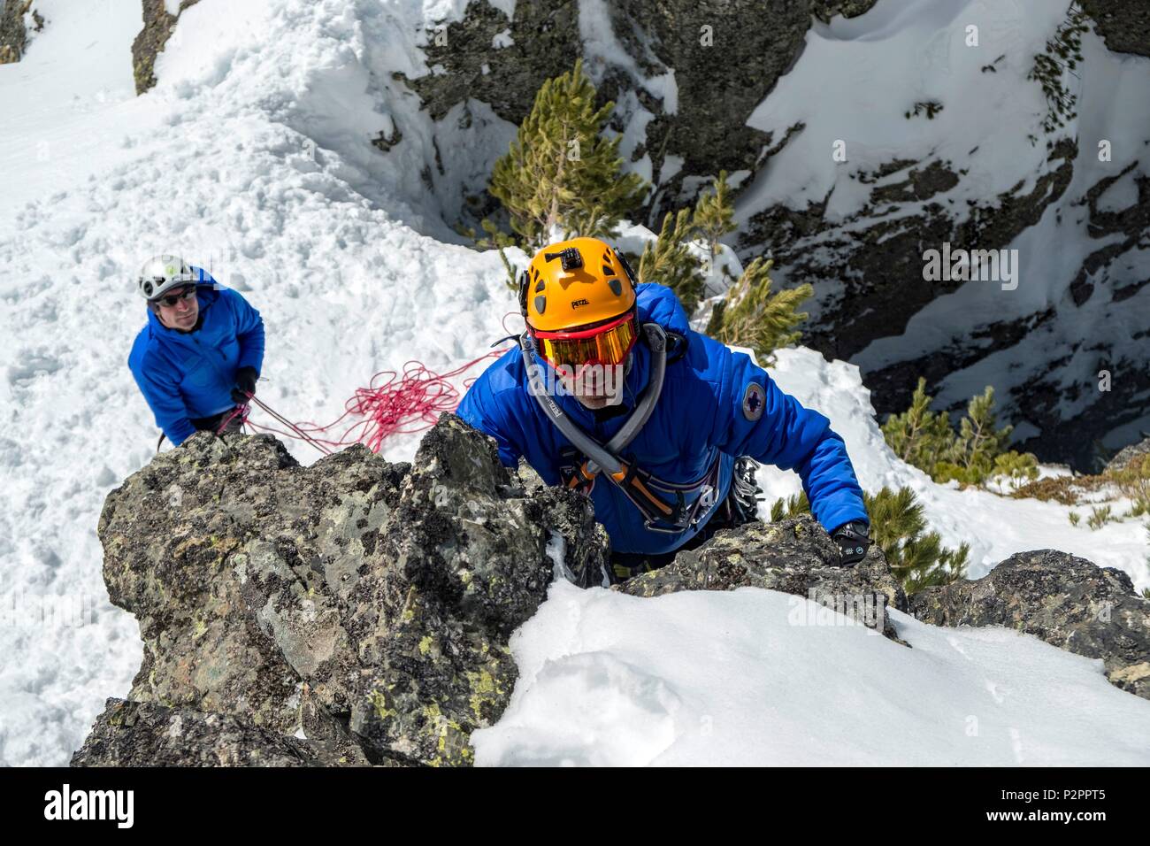 Frankreich, Isère (38), Chamrousse, Rutsche der Bloc Coincé, winter Training mit dem Retter der Brigade CRS de l'Isère Stockfoto