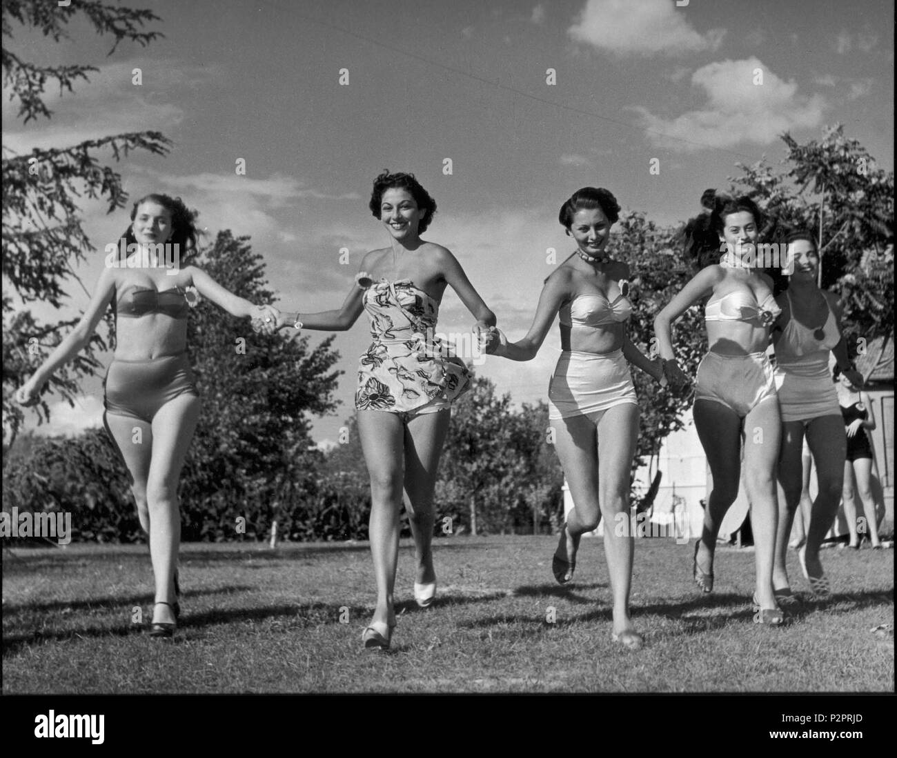 . Englisch: Sophia Loren (dritter von links) in der Werbung Bilder von der Miss Italia Wettbewerb, 1950. 30. August 1950. Unbekannt 84 Sophia Loren (dritter von links) in der Werbung Bilder von der Miss Italia Wettbewerb, 1950 Stockfoto