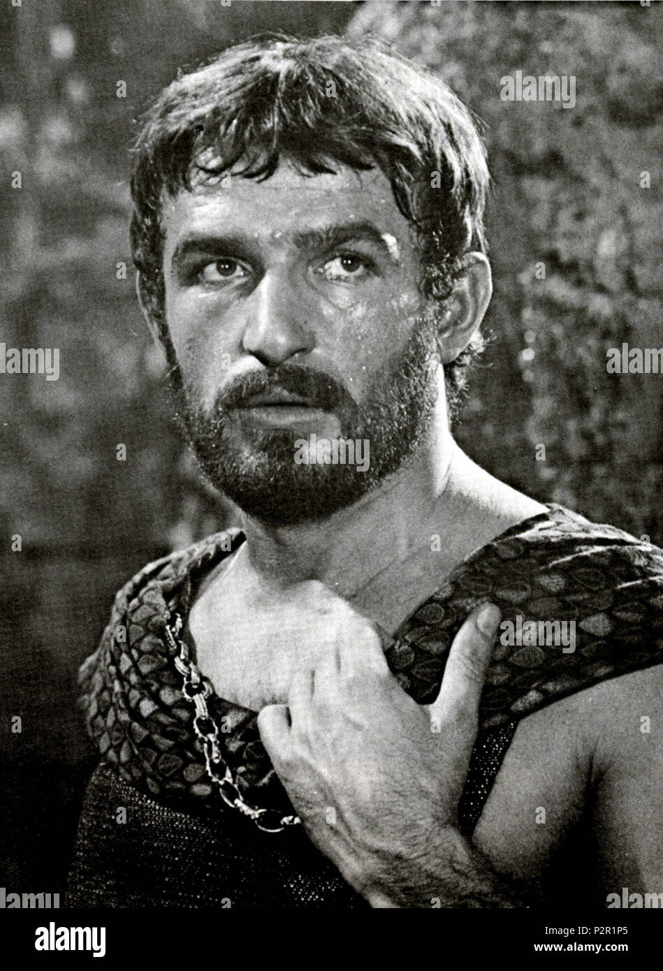 Foto aus dem italienischen Magazin Dadaumpa (1967), Fehmiu spielt Ulisse in der Italienischen TV-Serie L'Odissea. 1967. Indeciso42 an das italienische Projekt. 66 Odissea Bekim Fehmiu Stockfoto