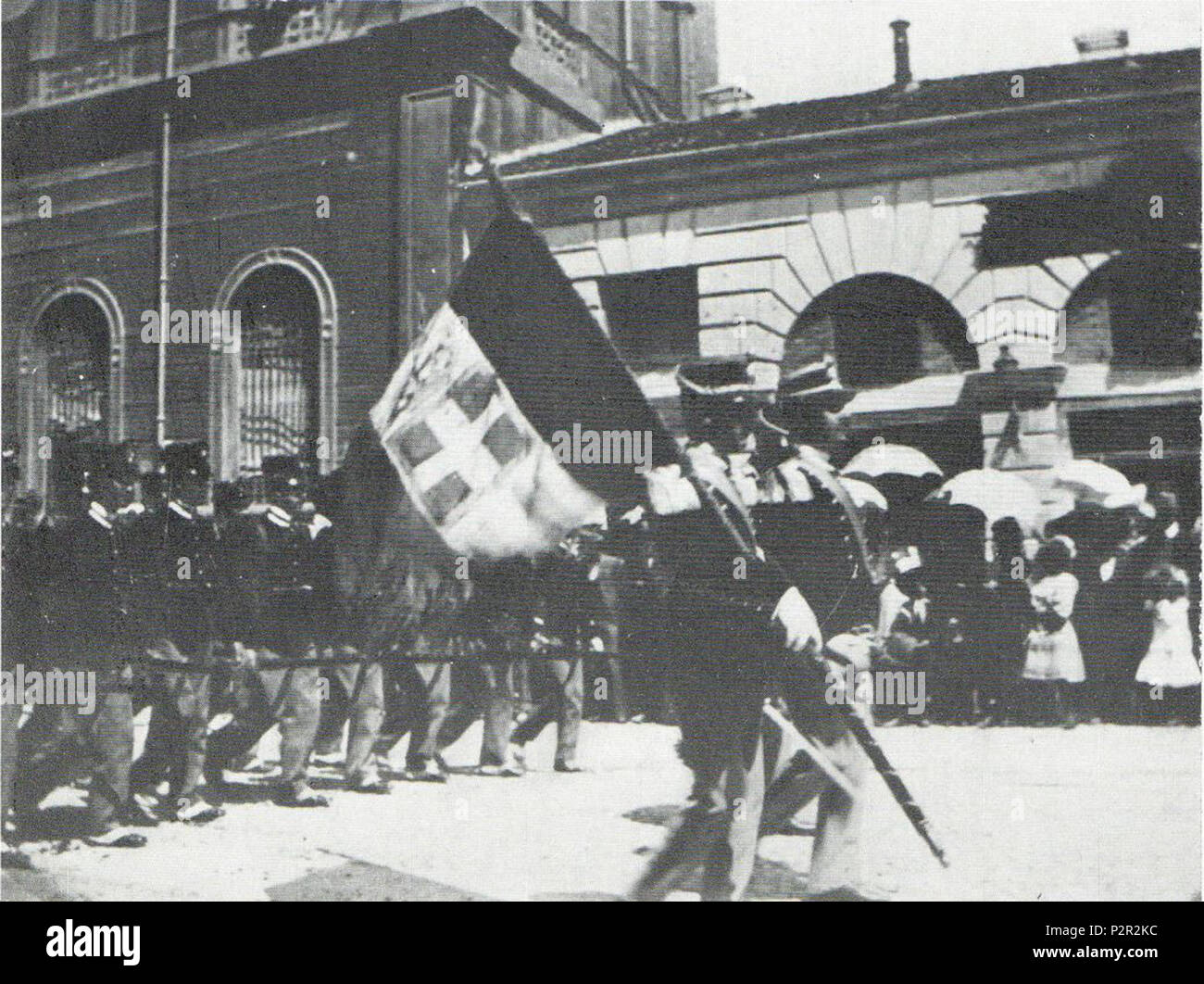 . Italiano: Fotografia di una Parata militare in Corso pradella, oggi Corso Vittorio Emanuele II. ca. 1918. Unbekannt 82 Sfilata militare ein Corso Pradella Stockfoto