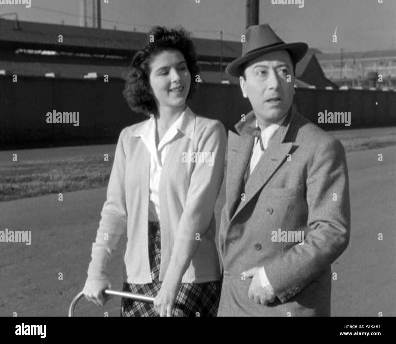 . Italiano: Screenshot del Film L'eroe della strada regia di Carlo Borghesio, 1948. Creato il 24 maggio 2015. Screenshot autoprodotto 26 eroe della strada Stockfoto