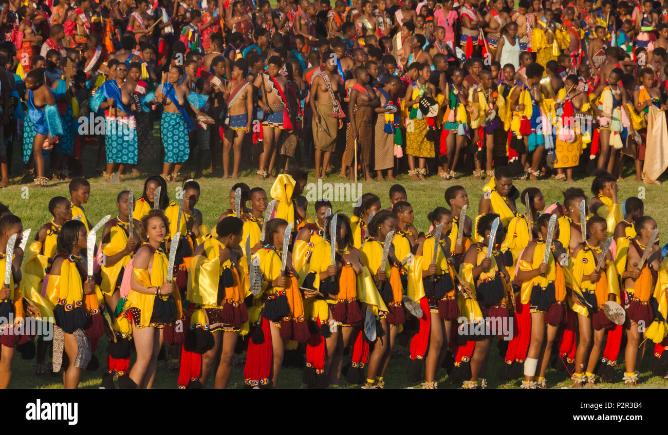 Swazi Mädchen Parade in Umhlanga (Reed Dance Festival), Swasiland Stockfoto