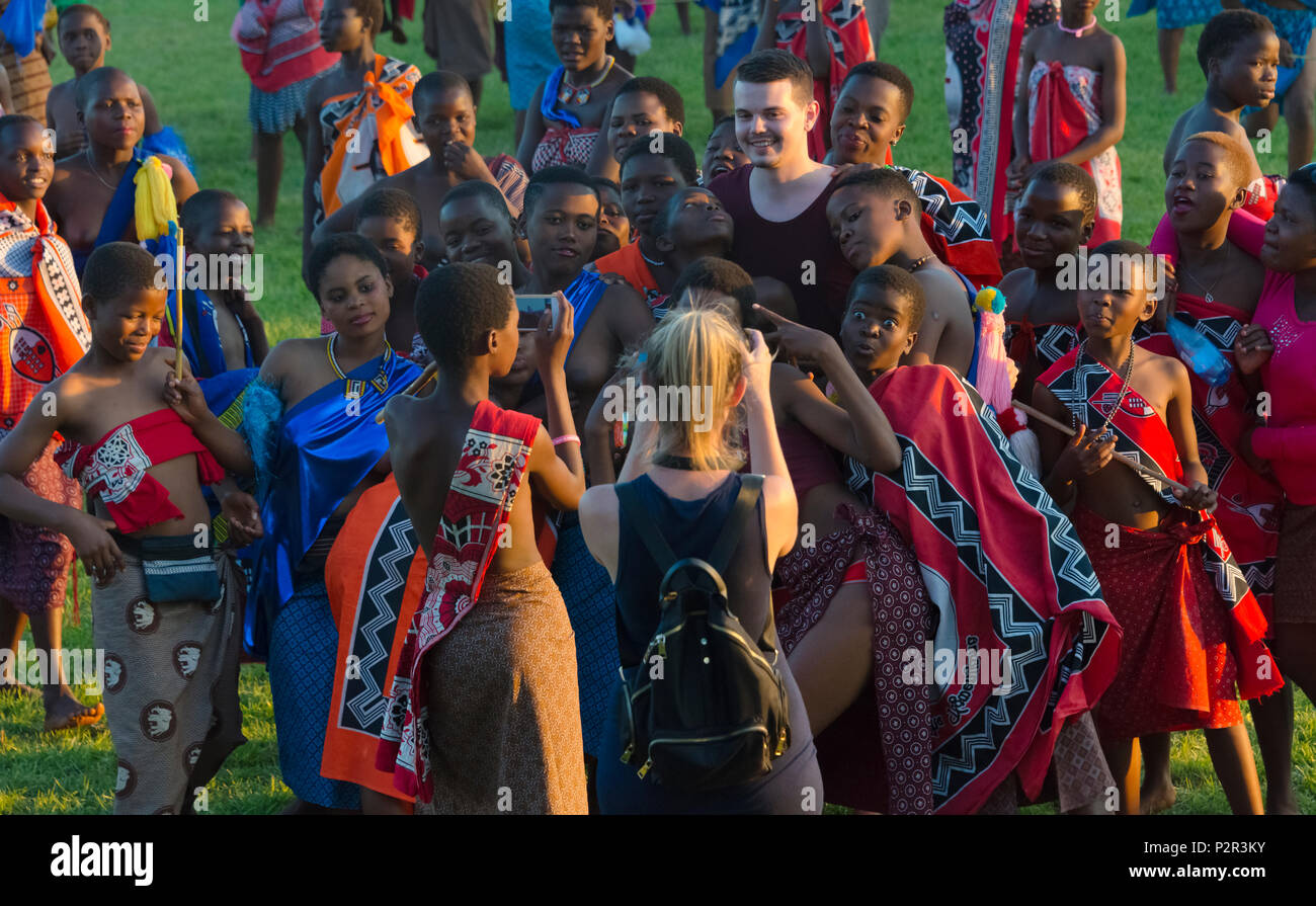 Swazi Mädchen Parade In Umhlanga Reed Dance Festival Swasiland