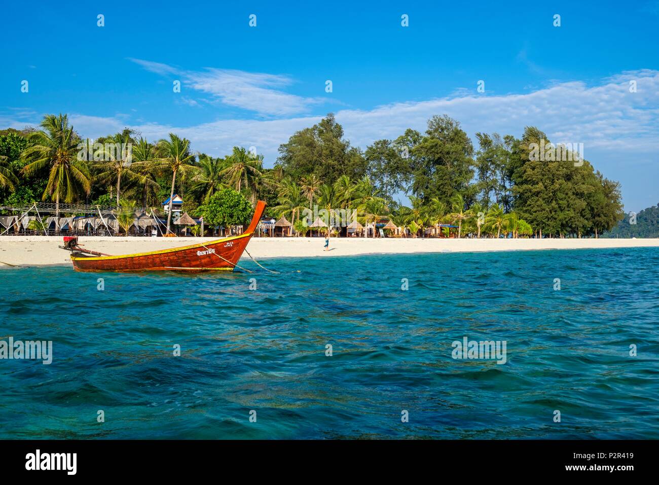Thailand Songkhla Provinz, Ko Lipe Insel, Sunrise Beach und die Bungalows von Andaman Resort Hotel Stockfoto