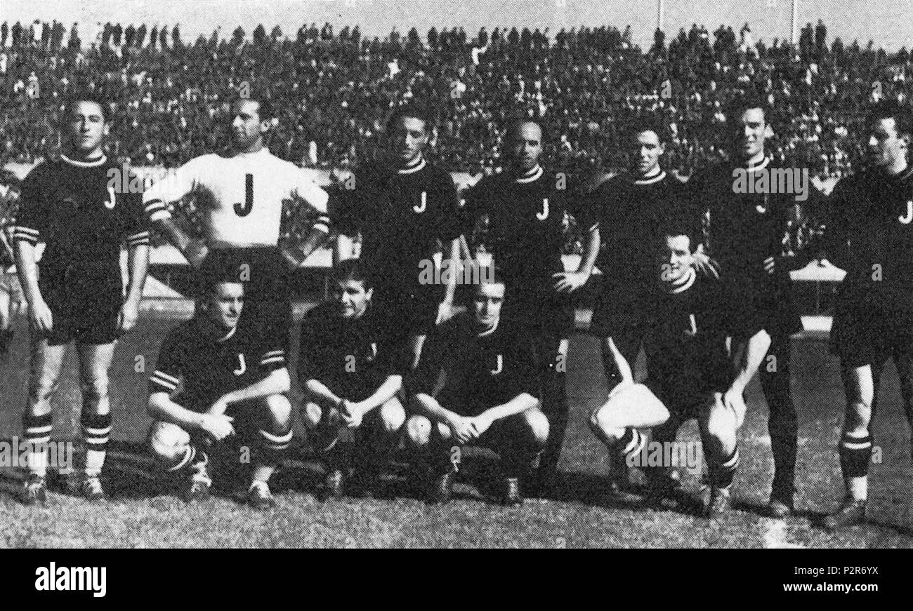 . Das Line-up von Juventus Turin im Jahre 1941 - 42 Saison, innerhalb des "Benito Mussolini" Städtisches Stadion in Turin posieren. zwischen 1941 und 1942. Unbekannt 44 Juventus 1941-1942 Stockfoto