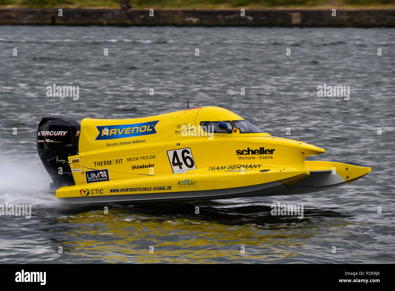 Max Stilz von Blaze Performance Team Racing in der F 1 H2O F4-S Motorboot Grand Prix in London am Royal Victoria Dock, Docklands, Newham, London, UK Stockfoto