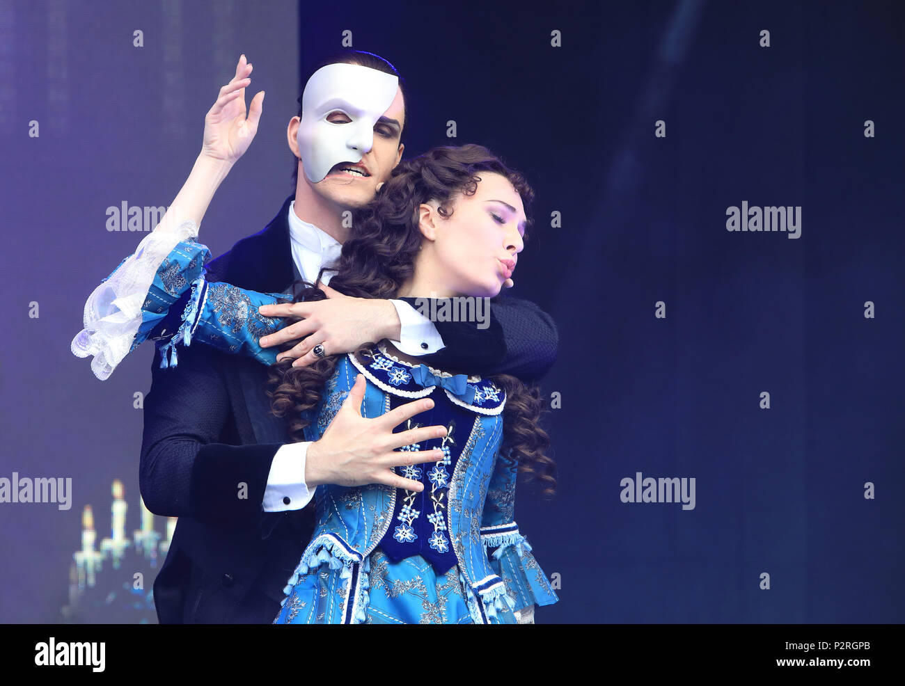 Trafalgar Square, London, UK. 16 Jun, 2018. West End Live 2018 Zurück zum Trafalgar Square dieses Wochenende für die jährliche Feier der besten Londoner Musicals. Hier die Besetzung von der lang andauernden Phanton der Oper durchführen. Credit: Monica Wells/Alamy leben Nachrichten Stockfoto