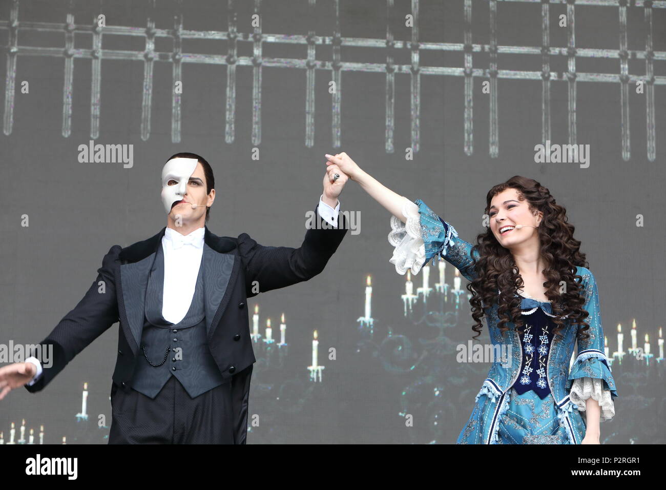 Trafalgar Square, London, UK. 16 Jun, 2018. West End Live 2018 Zurück zum Trafalgar Square dieses Wochenende für die jährliche Feier der besten Londoner Musicals. Hier die Besetzung von der lang andauernden Phanton der Oper durchführen. Credit: Monica Wells/Alamy leben Nachrichten Stockfoto