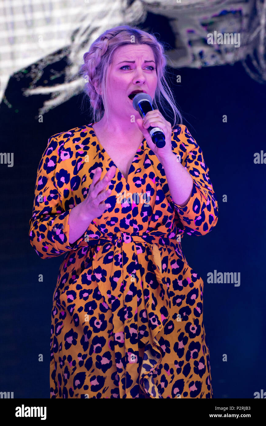 London, UK, 16. Juni 2018. Dearman Louise auf der Bühne des West End Live am 16. Juni 2018 auf dem Trafalgar Square in London. Credit: Siehe Li/Alamy leben Nachrichten Stockfoto