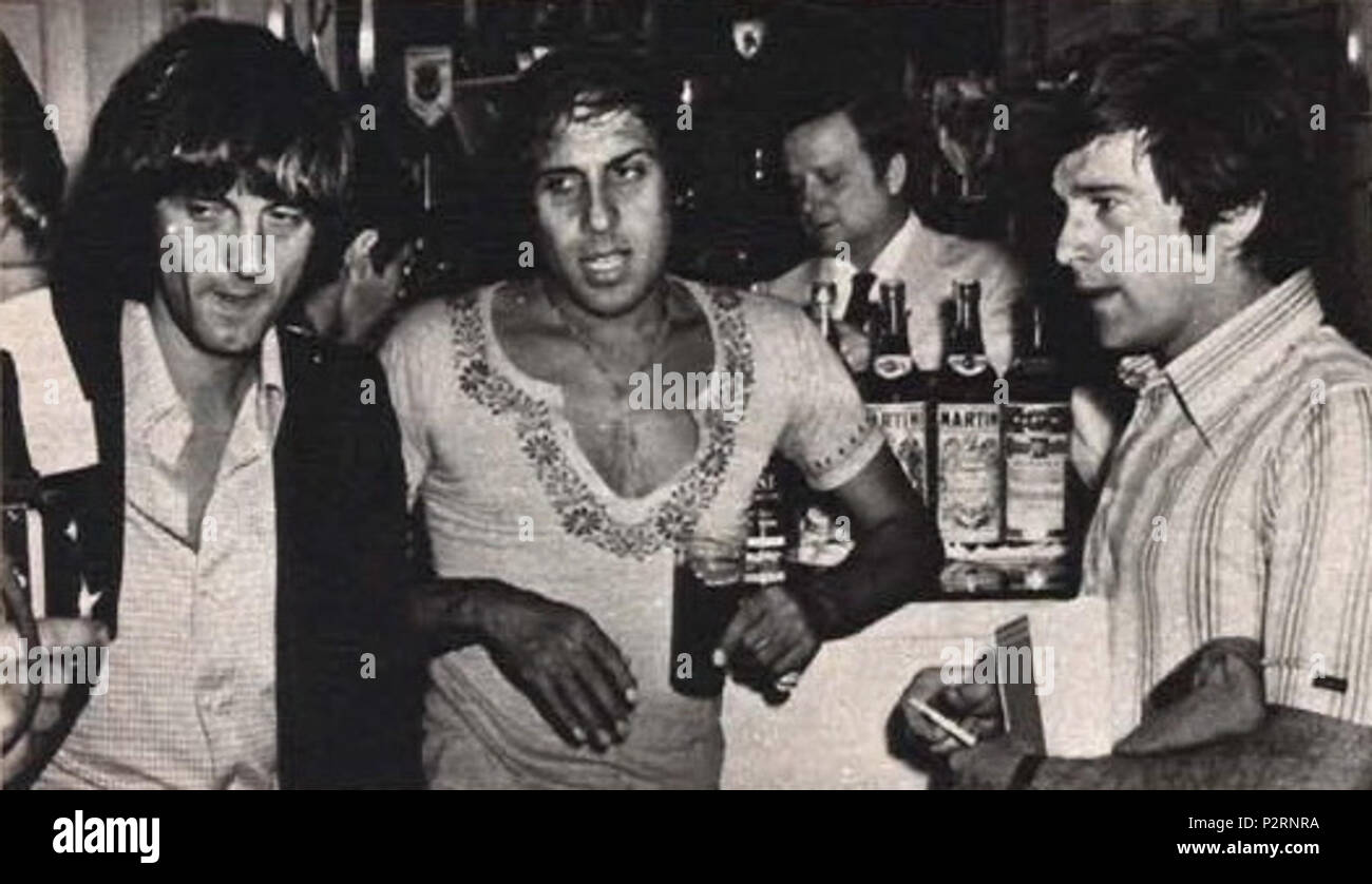 . Dario Argento, Adriano Celentano und Enzo Cerusico in einer Pause während der Dreharbeiten zum Film Le Cinque Giornate. Vom 29. Juli 1973. Unbekannt 21 Dario Argento, Adriano Celentano und Enzo Cerusico Stockfoto