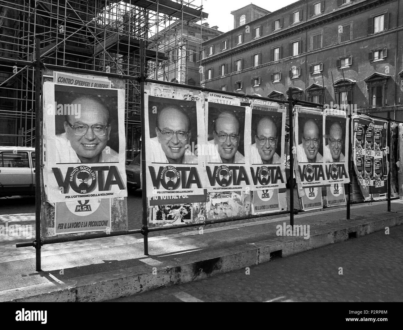 . Italiano: Craxi sui manifesti elezioni 1983. Vom 9. Juni 1983. 42 20 indeciso Craxi 22. Stockfoto