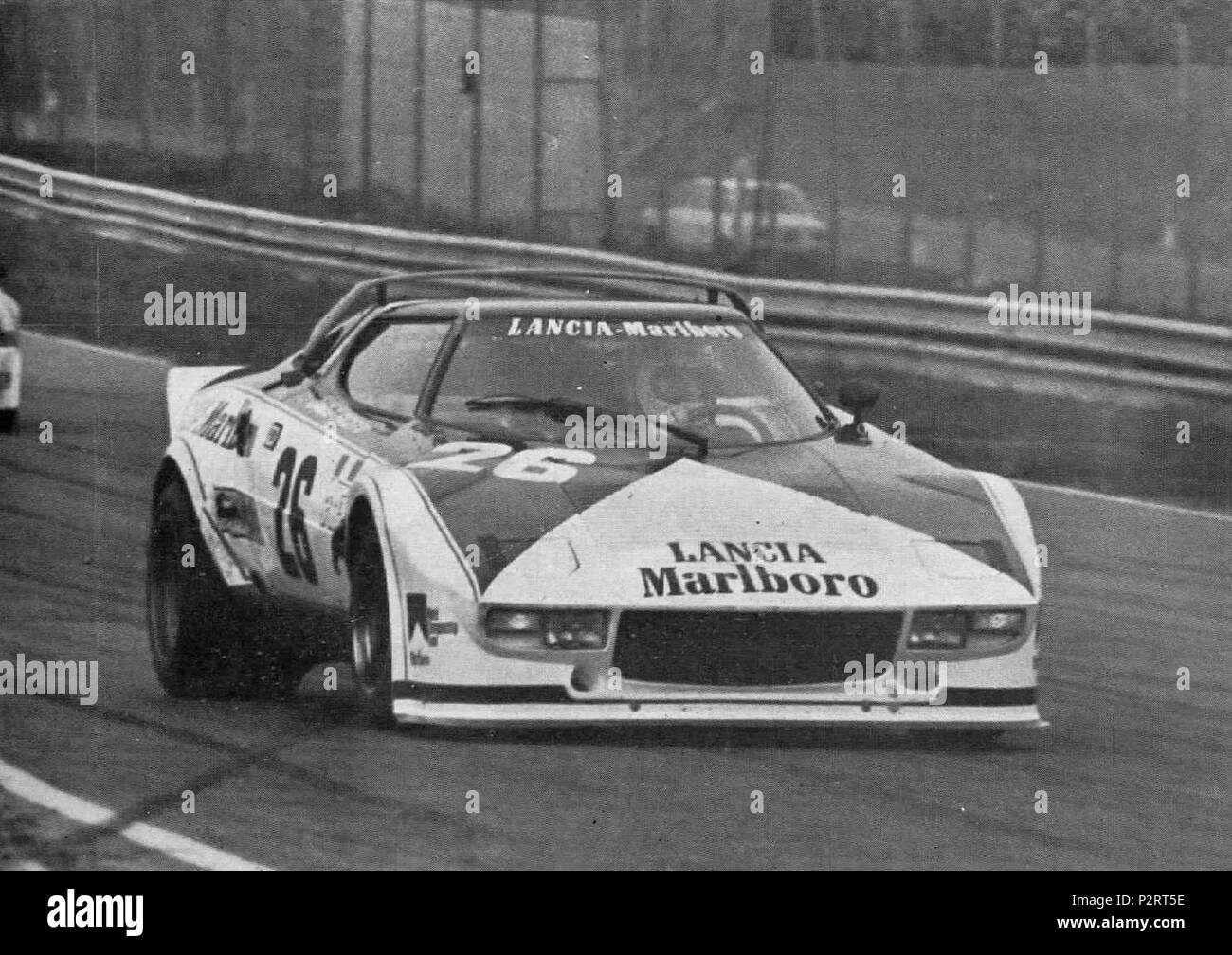 . Imola Ferrari 'Dino' Autodrom, 13. April 1975. Italienische Rennfahrer Carlo Facetti auf einem Lancia Stratos HF 2.4 V6 320 PS, gefördert Marlboro, in der Runde 1 der 1975 europäischen GT-Meisterschaft. 13. April 1975. 15 Carlo Facetti ATTUALFOTO - Lancia Stratos Marlboro (1975 Europäischen GT-Meisterschaft, Imola rund) Stockfoto