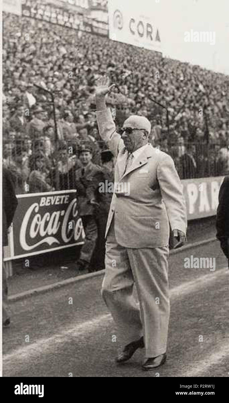 . Magyar: Achille Lauro, Nápoly egykori polgármestere és az SSC Napoli elnöke Englisch: Achille Lauro, ehemaliger Bürgermeister von Neapel und Präsident von S.S.C. Napoli Italiano: Achille Lauro, Sindaco anteriore di Napoli e Presidente della Squadra calcistica della stessa citta Esperanto: Achille Lauro, EKS-urbestro de Napolo (IT) kaj prezidanto de tiea piedpilka klubo. 11. Dezember 2011. Caulfield 3 Achille Lauro Stockfoto