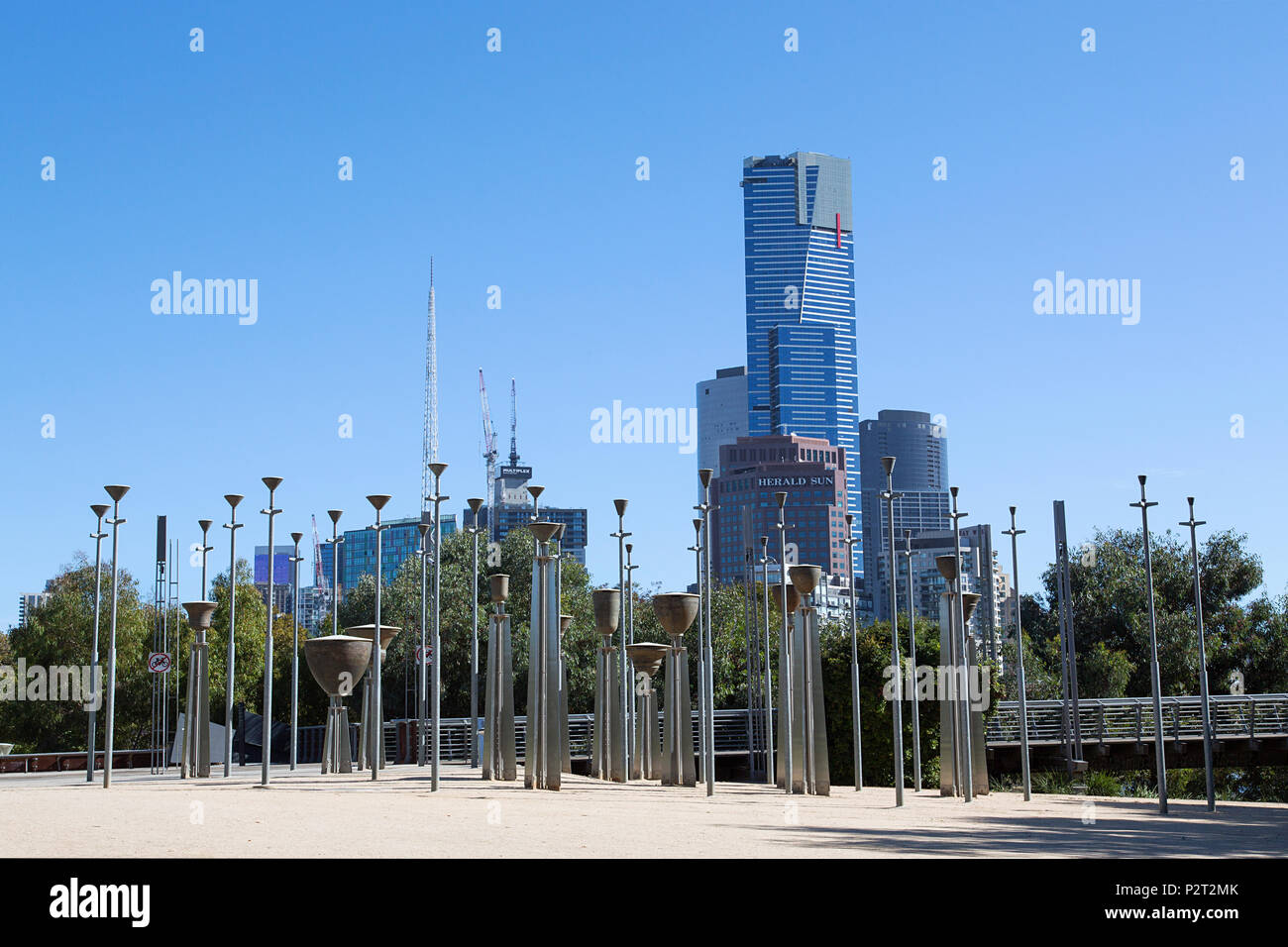 Melbourne, Australien: April 09, 2018: Föderation Glocken ist eine Installation aus 39 umgedrehte Glocken. In Birrarung Marr Park, Melbourne. Stockfoto