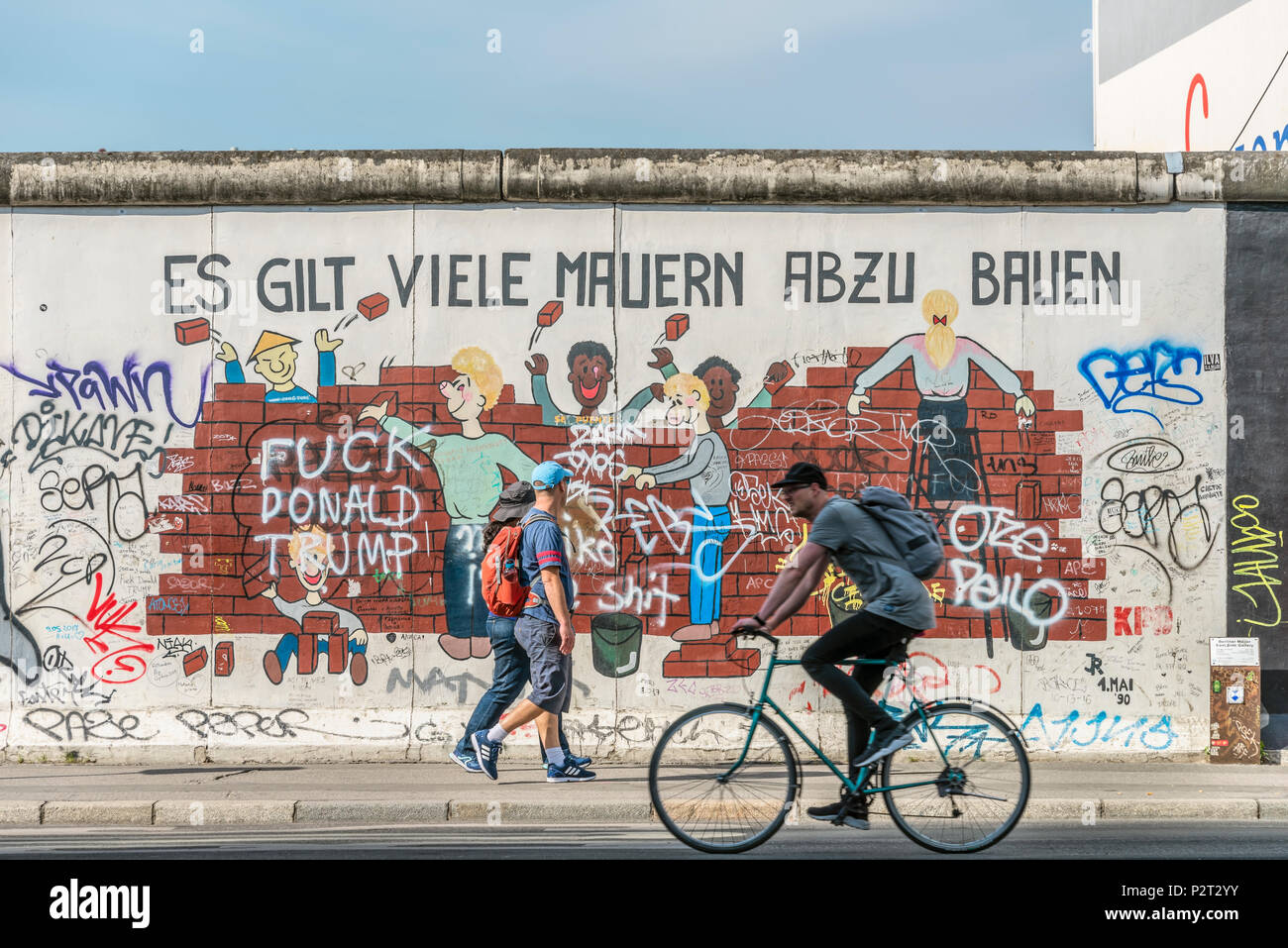 Straßenbild in der East Side Gallery in Berlin, Deutschland Stockfoto