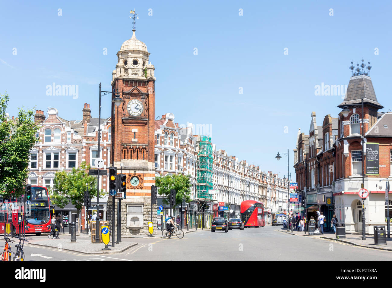 Crouch End Broadway und Uhrturm. Crouch End, London Borough von Haringey, Greater London, England, Vereinigtes Königreich Stockfoto