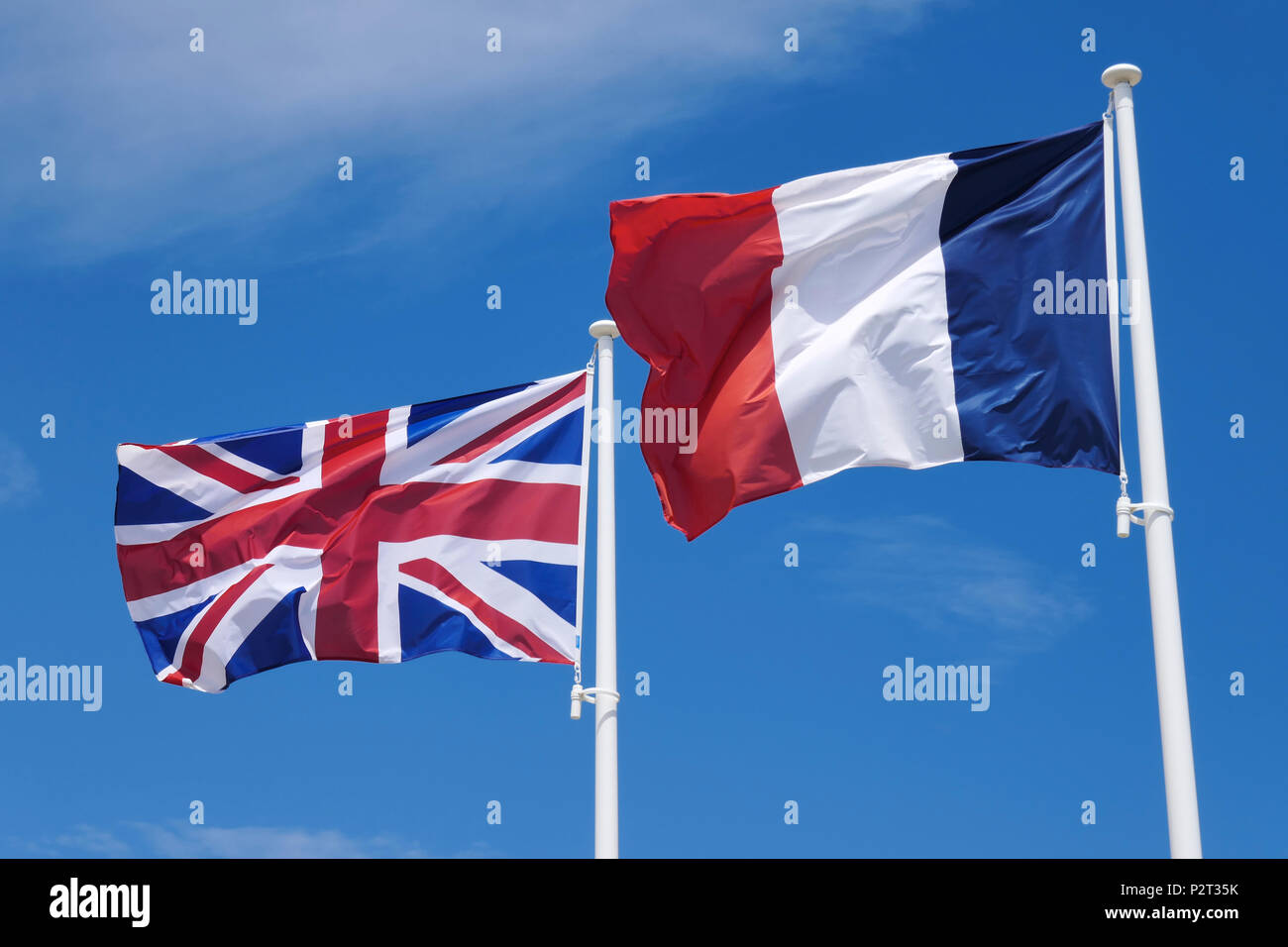 Die Flagge von dem Vereinigten Königreich und Frankreich. Der britische Union Jack und die französische Trikolore. Stockfoto