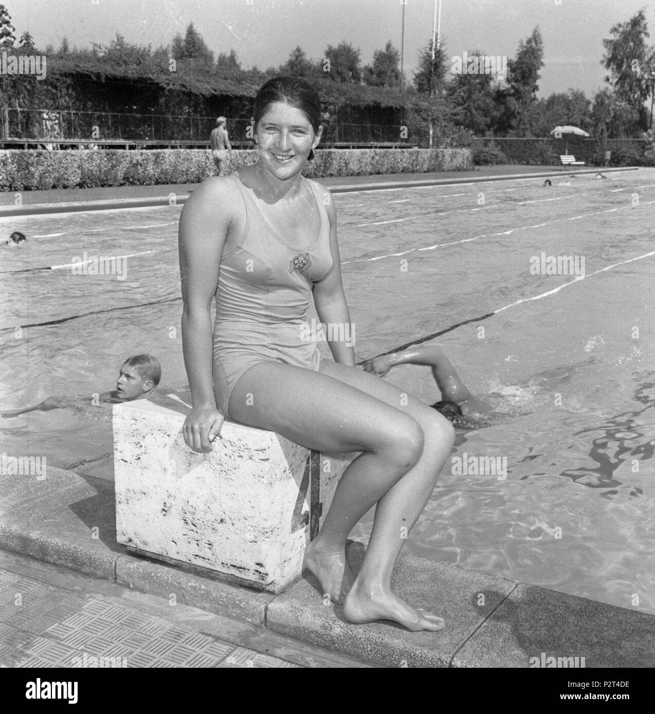 . Australische Schwimmerin Dawn Fraser in Rom nimmt eine Pause in der Ausbildung bei Piscina delle Rose während der Olympischen Spiele 1960. August 1960. Ansa 21 Dawn Fraser 1960b Stockfoto