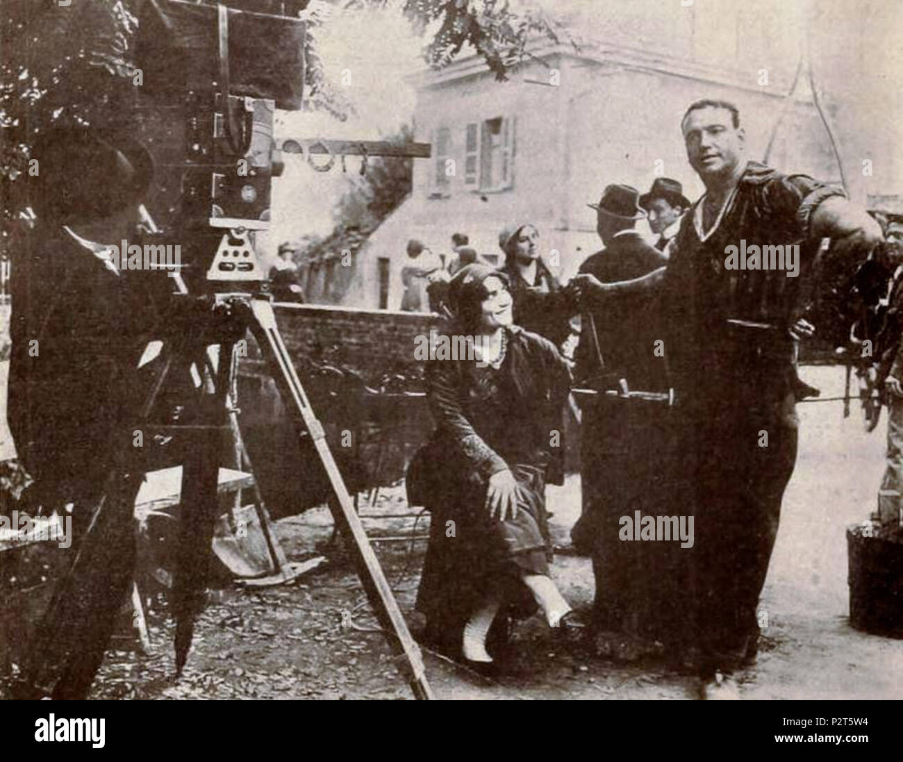 . Englisch: Noch aus der Produktion des italienischen Films Maciste Alpino (1917) (unter dem amerikanischen Titel der Krieger freigegeben) mit Bartolomeo Pagano, auf Seite 22 des am 6. Oktober 1917 Aussteller Verkünder. Vom 6. Oktober 1917. Itala Film/Allgemein Unternehmen (U.S. Distributor) 51 Maciste Alpino (1917) - 2. Stockfoto