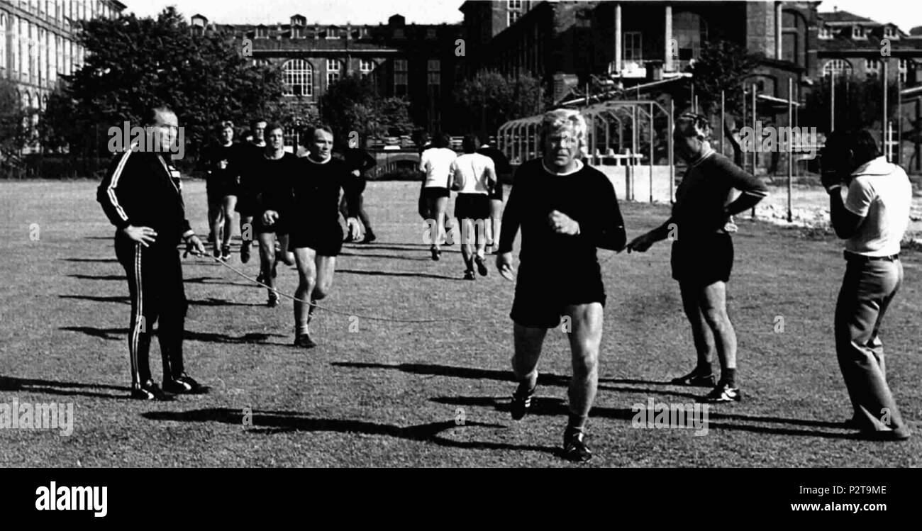 . Englisch: Juventus F.C. Training am Campo Combi in Turin; Trainer? estmír Vycpálek (links), José Altafini (Mitte) und Helmut Haller (rechts). 3. September 1972. Unbekannt 2 1972 Juventus F.C. Ausbildung Stockfoto