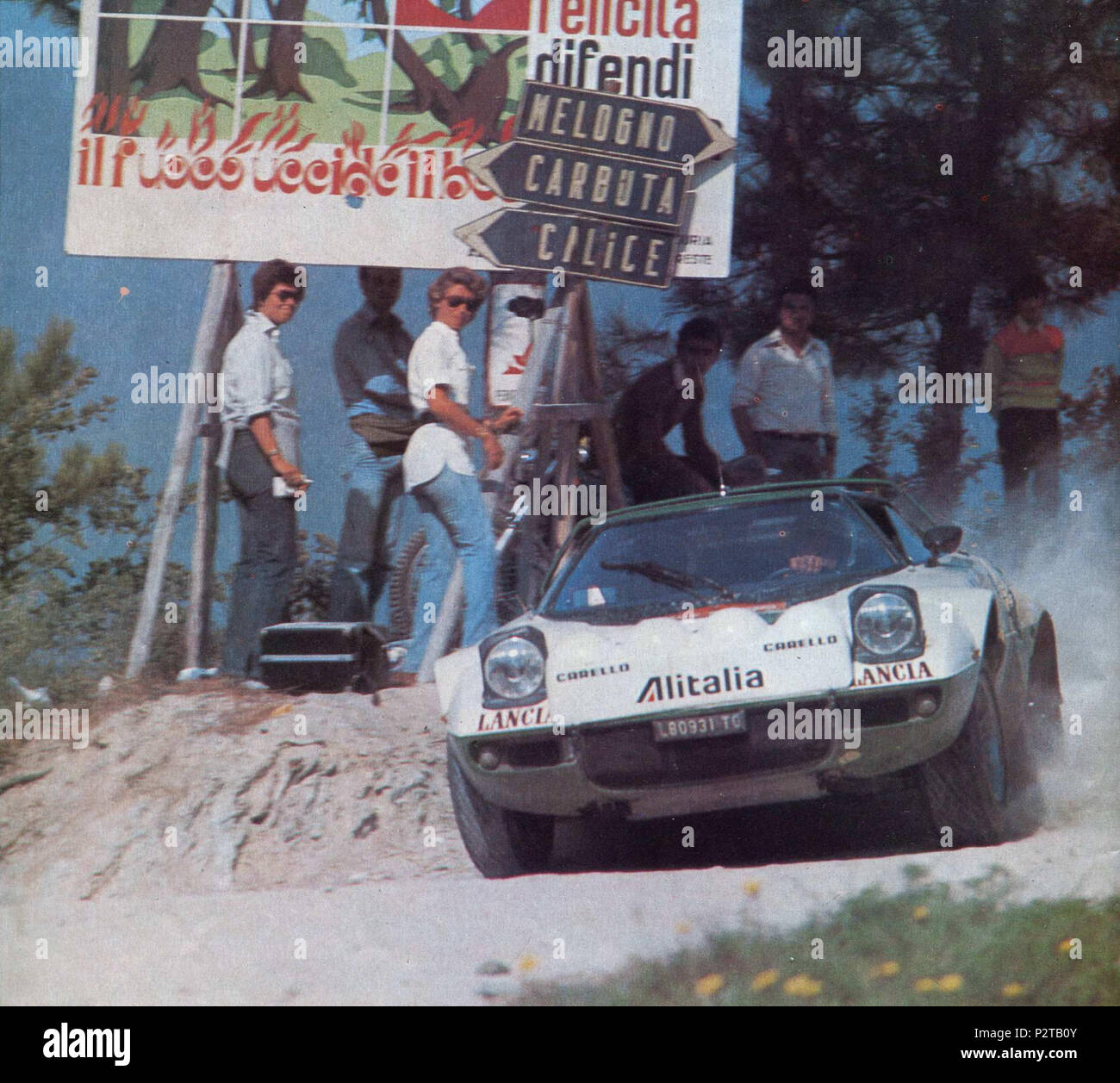 . Englisch: Raffaele "Lele" Pinto und Co - Treiber Arnaldo Bernacchini auf einem Lancia Stratos HF (Gruppe 4) Gesponserte Alitalia in Pian dei Corsi (Savona) für die 1975 Rallye San Remo. Zwischen dem 1. Oktober 1975 und 4. Oktober 1975. CAVICCHI 47 Lele Pinto - Lancia Stratos HF Alitalia (1975 Rallye San Remo) Stockfoto