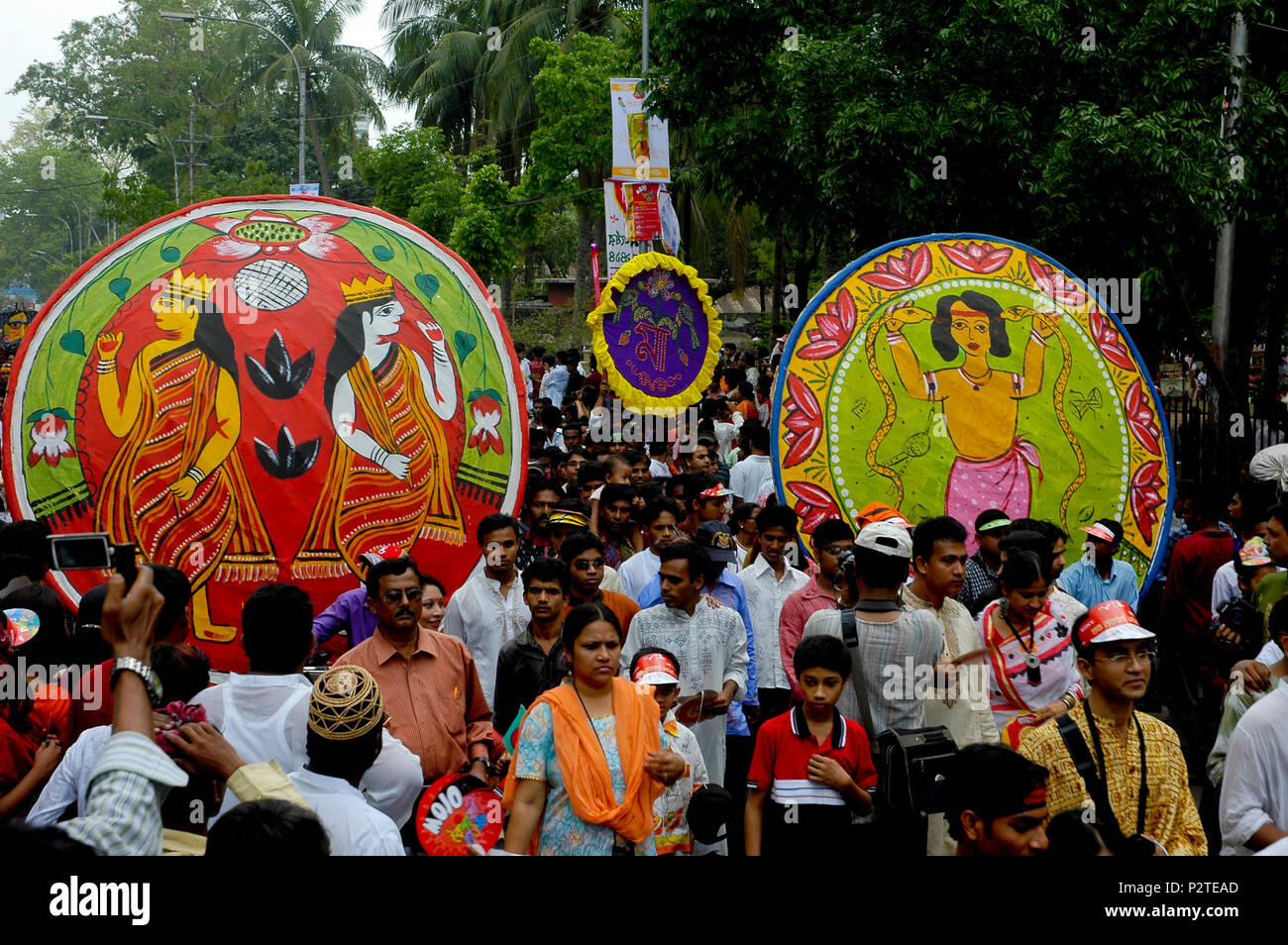 Eine bunte Rallye bringt aus der bildenden Kunst-Institut von Dhaka Universität, Pohela Boishakh, 1. Tag von Bangla Neujahr zu feiern. Dhaka, Banglade Stockfoto