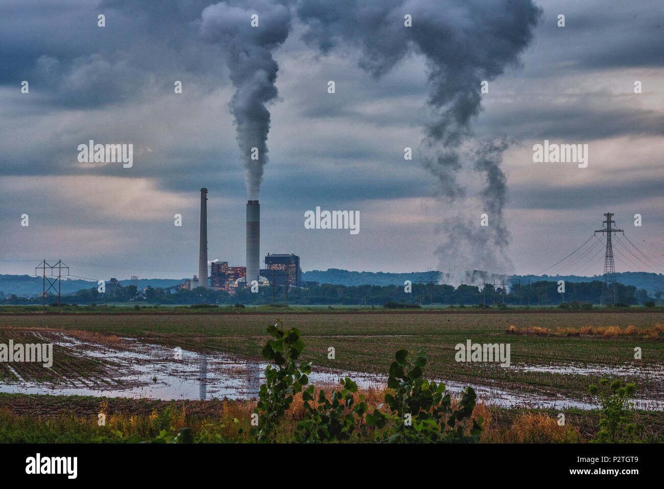 Kohlekraftwerk Luftverschmutzung smog Stockfoto