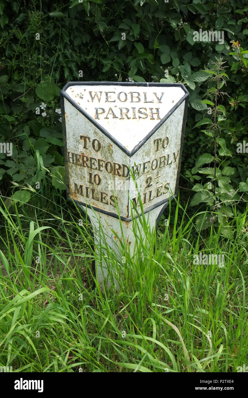 Milepost zwischen Weobly und Hereford, England Stockfoto
