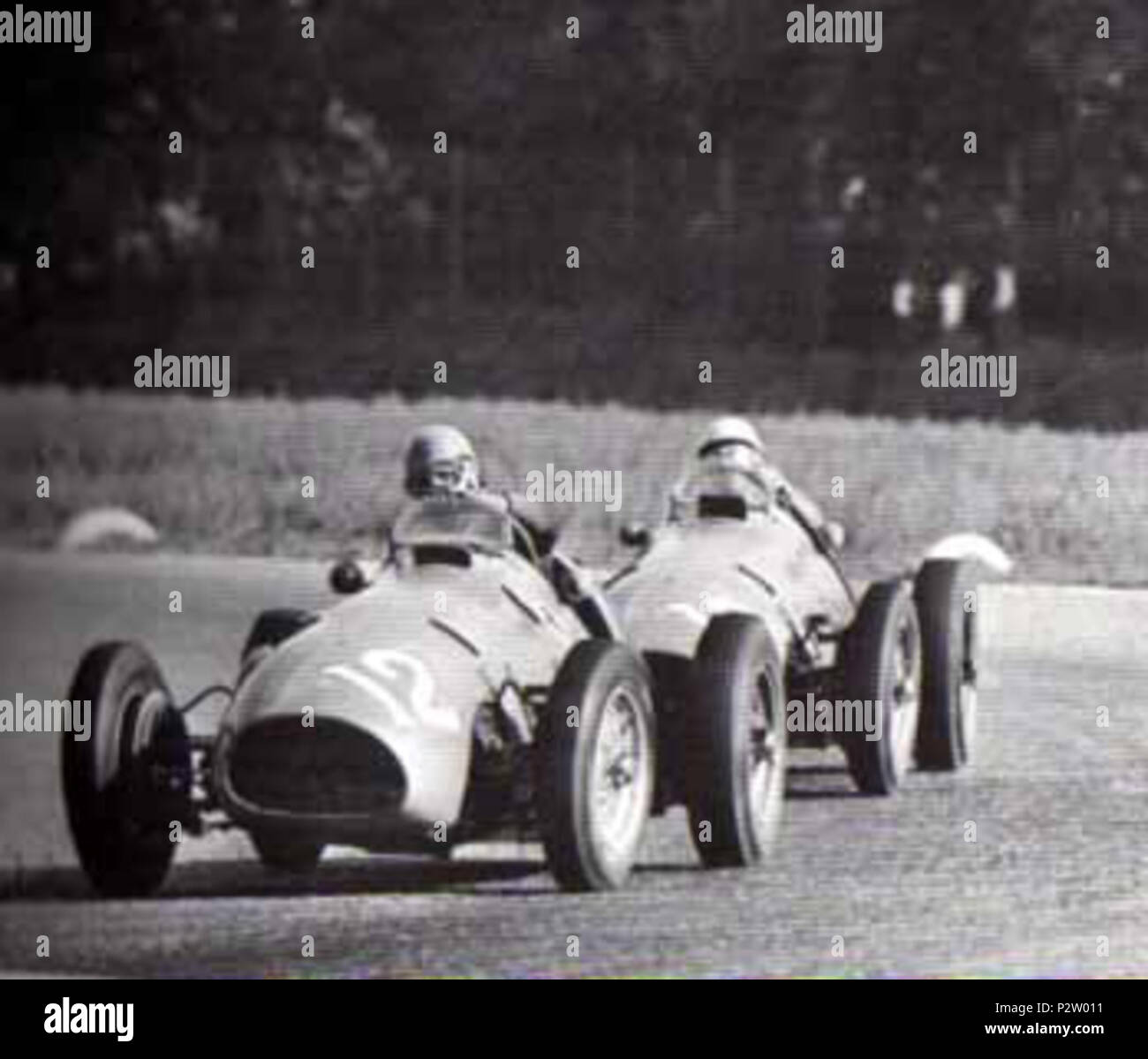 . Englisch: Alberto Ascari und Luigi Villoresi in Aktion an der 1952 GP Italien. Beide fahren Ferrari Tipo 500 s. Italiano: Alberto Ascari e Luigi Villoresi in Azione al GP d'Italia 1952. Vom 7. Oktober 1952. Unbekannt 28 Ferrari 500 F2 Stockfoto