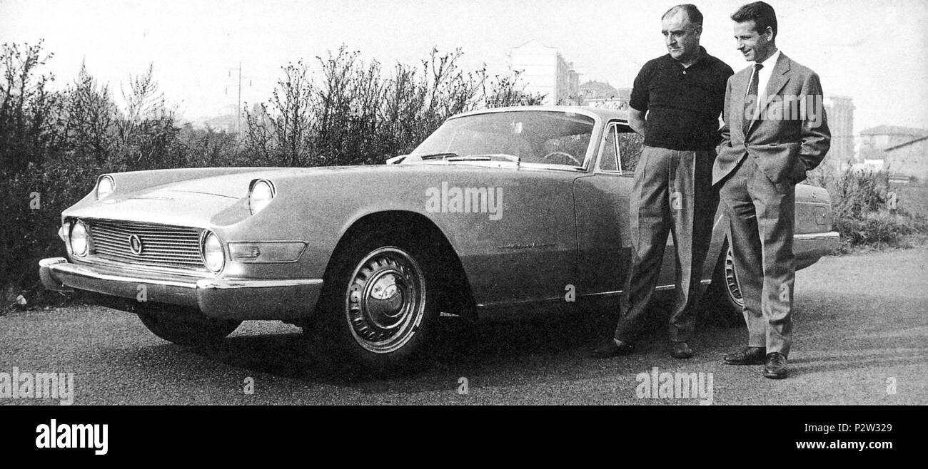 . Englisch: Ein 1960er Plymouth Silber Ray. Von italienischen Enrico Nardi (1907-66, links) und von Giovanni Michelotti (1921-80, auf der rechten Seite). Vom 7. Juli 2010, 12:29:42. Unbekannter Fotograf 2 1960 Michelotti Nardi-Plymouth Silber Ray 06. Stockfoto