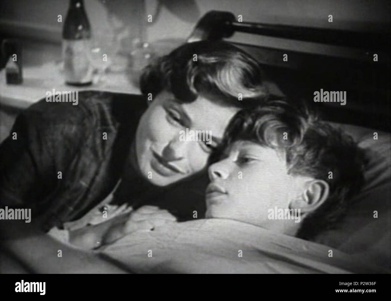 . Italiano: Screenshot del film Europa '51 Di Roberto Rossellini - 1952. 22. Mai 2011. Diese Datei fehlt, Informationen zum Autor. 26 Europa'51 Stockfoto