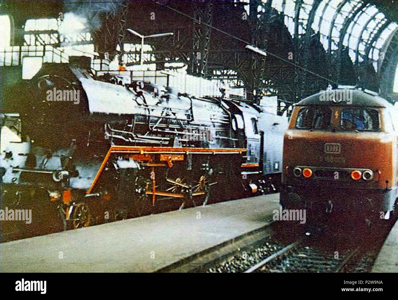 03 und V160 Motoren am Hamburger Hauptbahnhof, im Juli 1967 Stockfoto