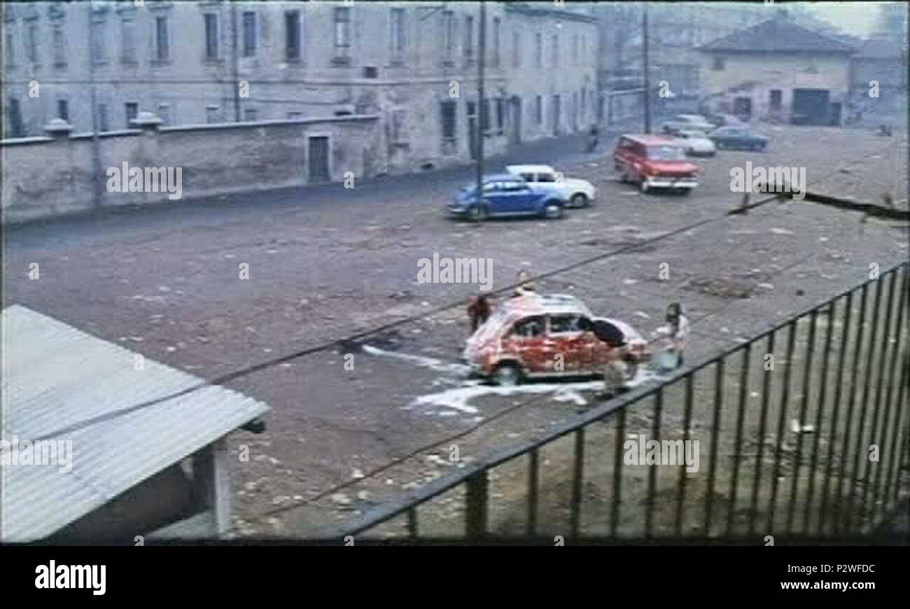 . Italiano: Fotogrammi girati ein Balsamo dal film Delitto d'amore (1974) di Luigi Comencini. 1973. Luigi Comencini, Delitto d'amore (1974) 18 Cinisello Balsamo fotogramma da delitto d'onore (1974), 06. Stockfoto