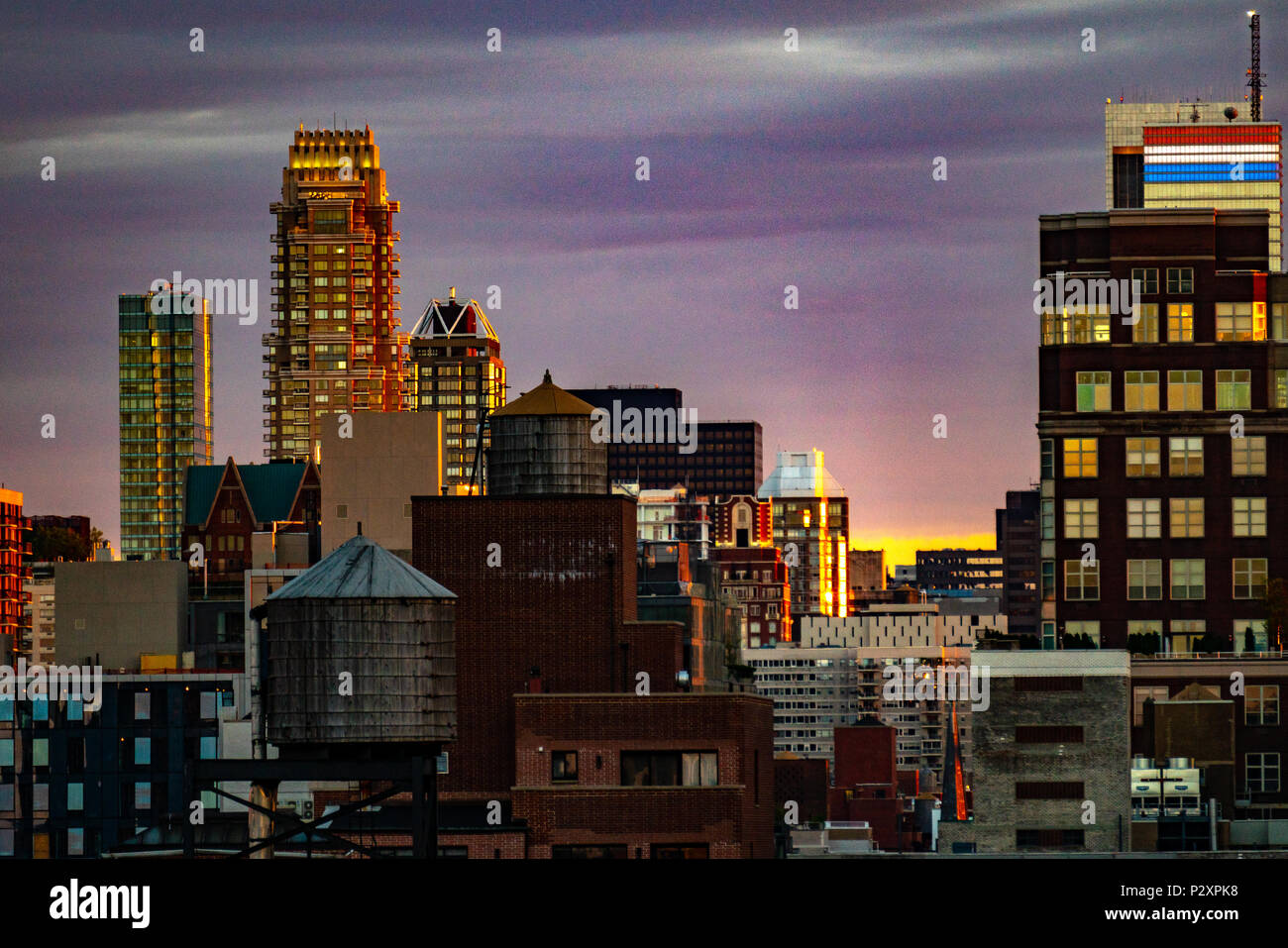 New York, USA, 15. Juni 2018. Sonnenuntergang über Manhattan. Foto von Enrique Ufer Stockfoto