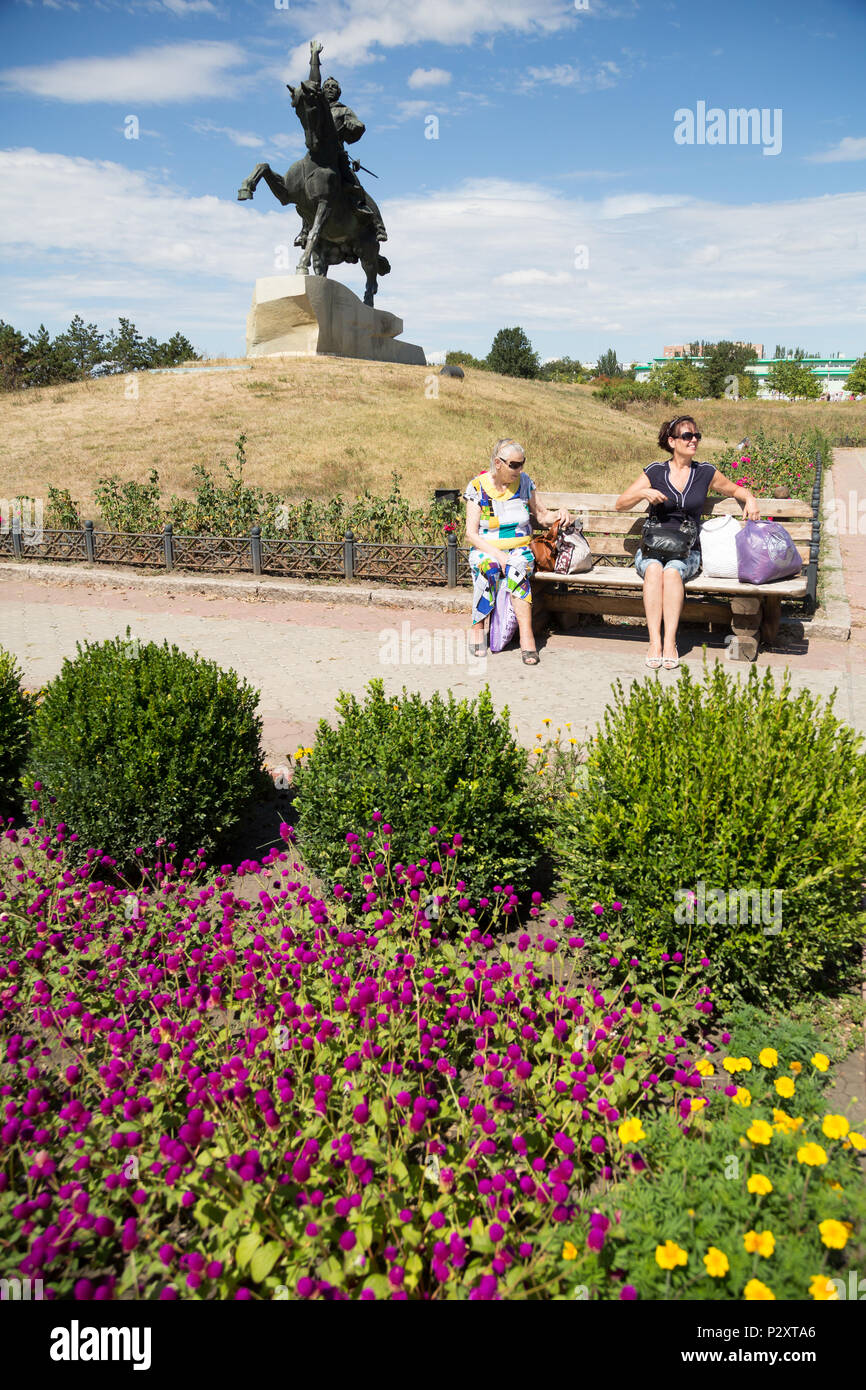 25.08.2016, Tiraspol, Transnistrien, Moldau - Die Suvorov Denkmal auf der zentralen Straße des 25. Oktober. Aleksandr Suvorov war ein General der Stockfoto