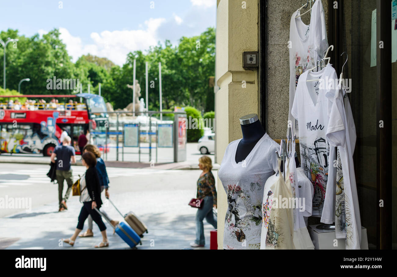 Madrid, Spanien, 9. Juni, 2018. Ein store Kleidung zu Neptuno square geschlossen. Stockfoto