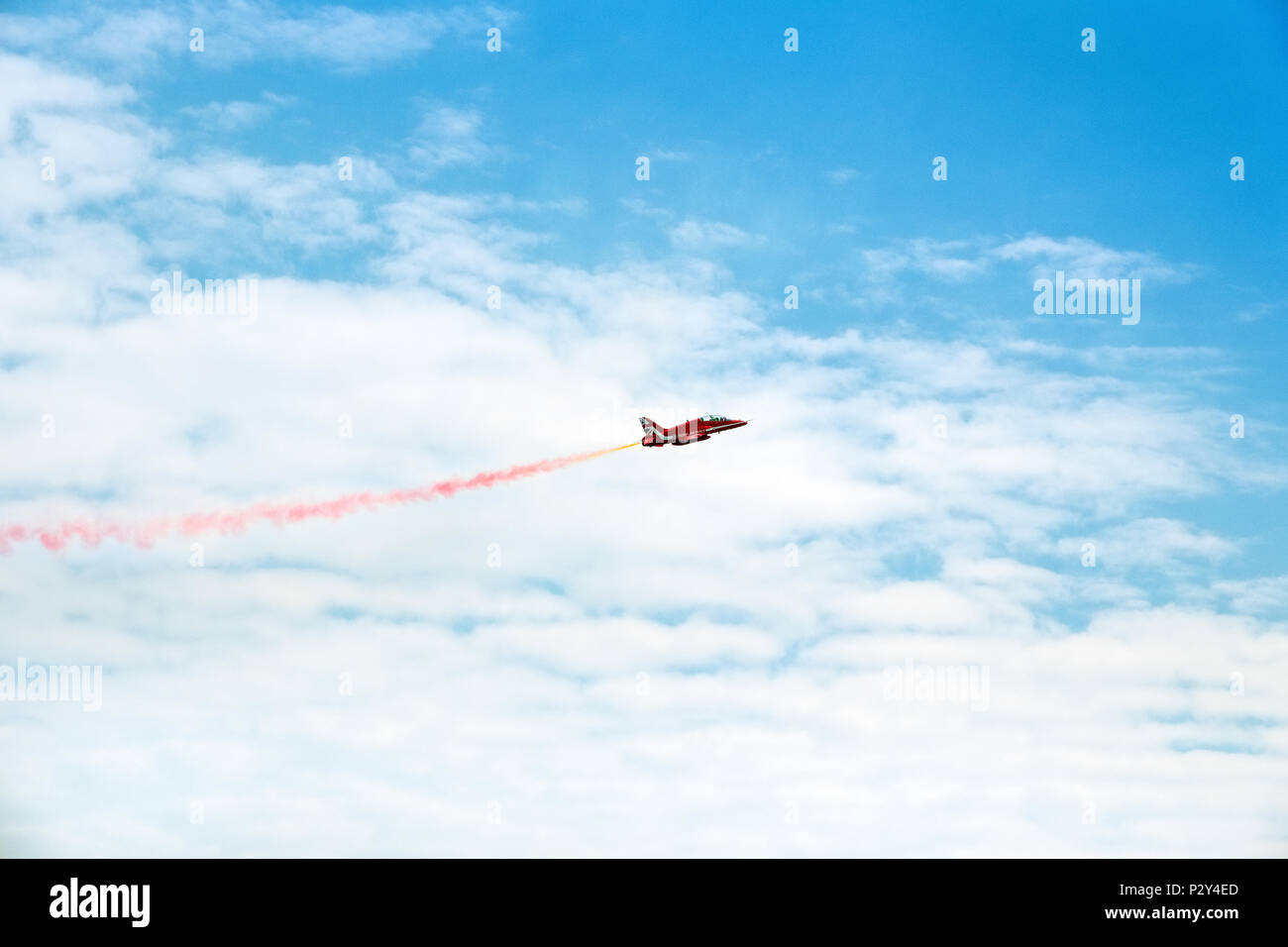 Single Jet aus der RAF Red Arrows display Team Stockfoto